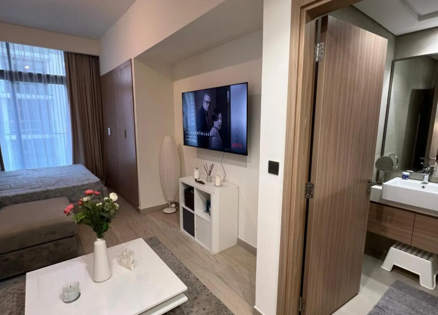 Apartament Luxury Studio Brand New With Highend Furnishings Dubaj